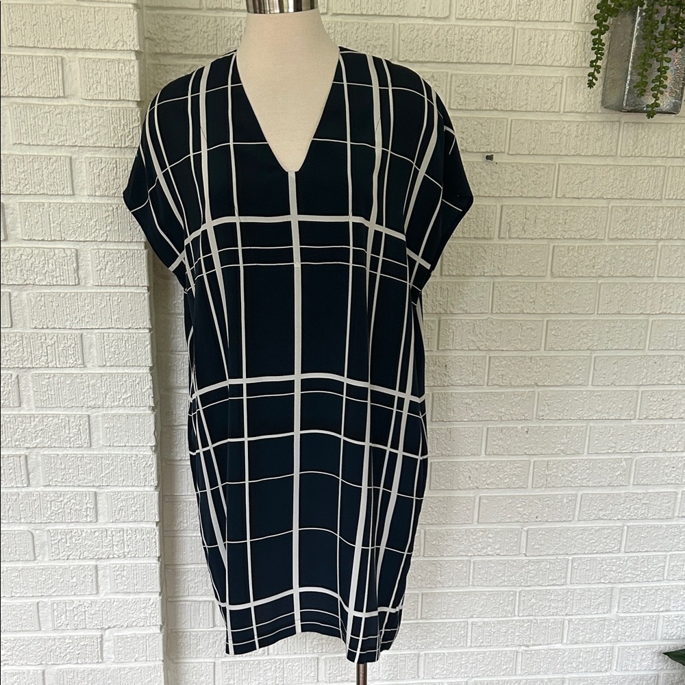 Vince Navy and White Checkered silk mini with pockets - Picture 3 of 8